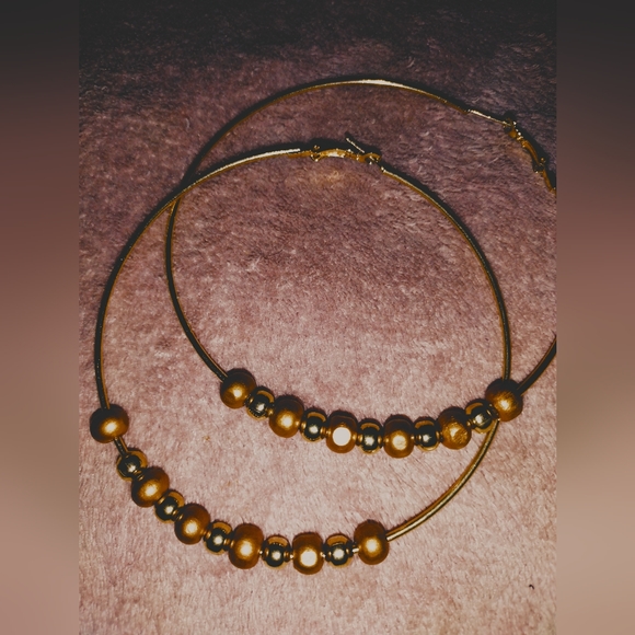 The Queenz Variety Big Hoop Earrings - Picture 7 of 7